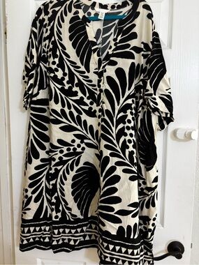 H&M Black and Cream Graphic Print Tunic